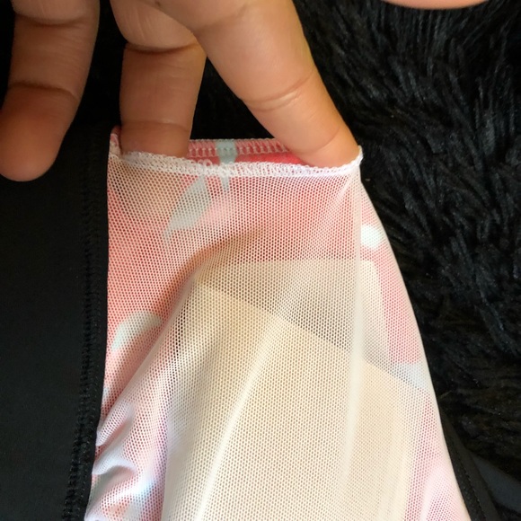 DO NOT BUY NWT Victoria secret pink sports bra - Picture 3 of 4